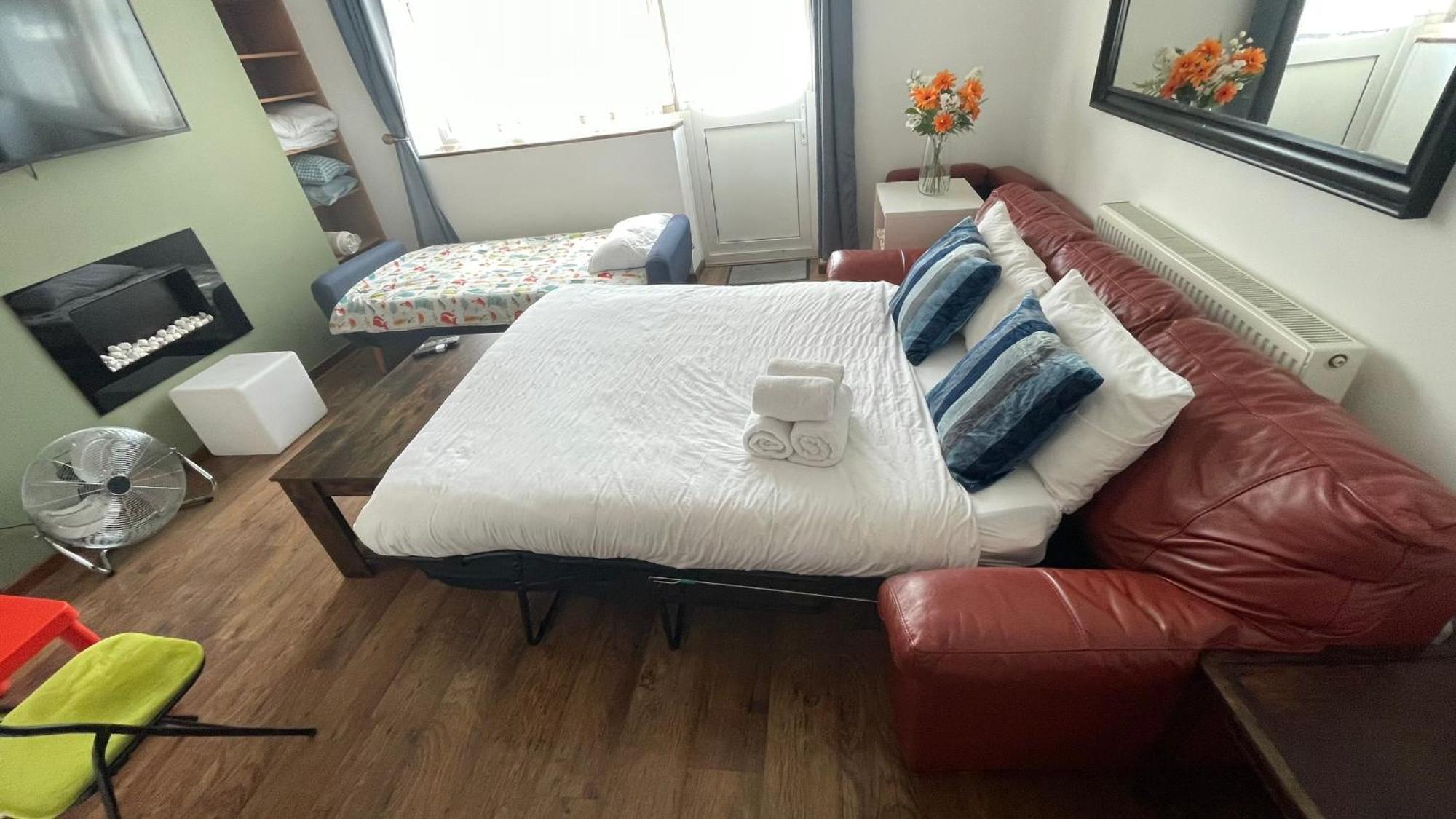 2 Bedrooms 2 Stations London Eksteriør billede